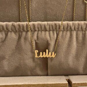 BNWT 14k Solid Yellow Gold 'Lulu' Name Necklace